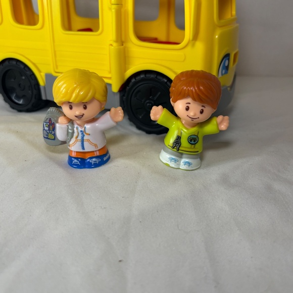 Fisher Price Little People 2016 School Bus Toy 2 figures Lights Sounds Works - Picture 2 of 10